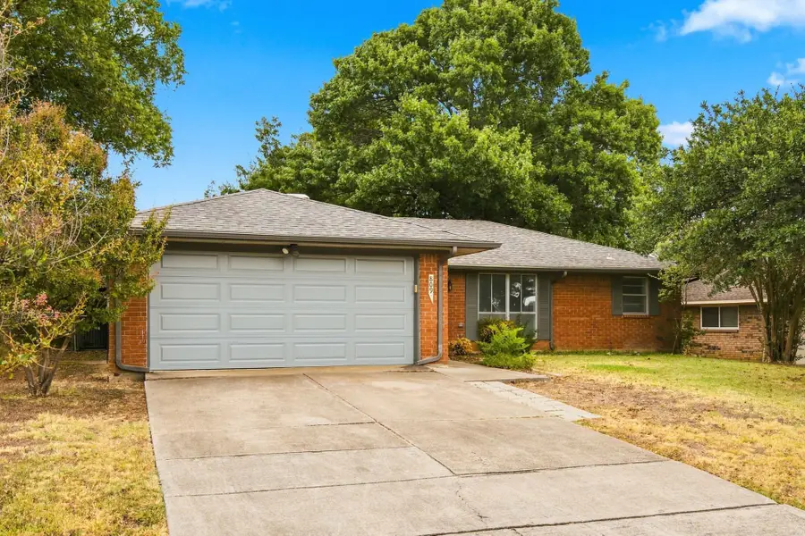 809 S Atkerson Lane, Euless, TX 76040 - #2