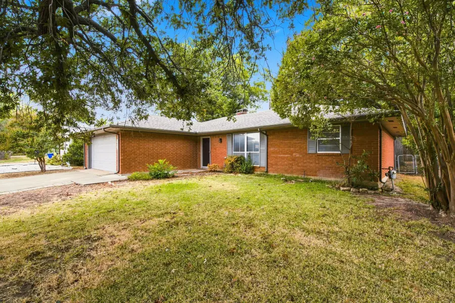 809 S Atkerson Lane, Euless, TX 76040 - #3