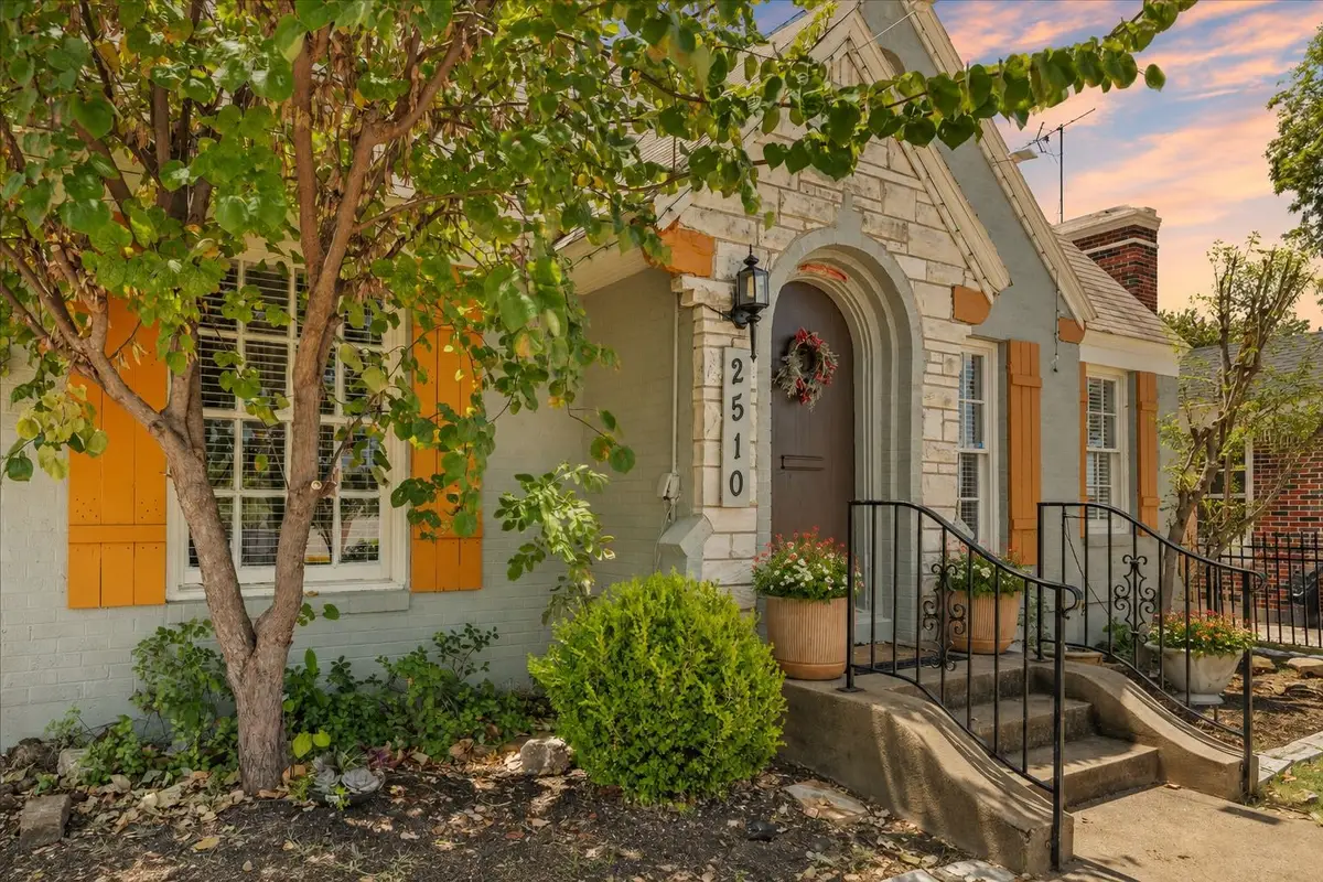 2510 W Jefferson Boulevard, Dallas, TX 75211 - #1