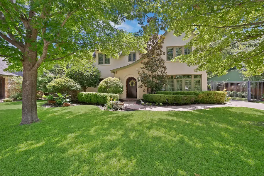860 N Bailey Avenue, Fort Worth, TX 76107 - #2