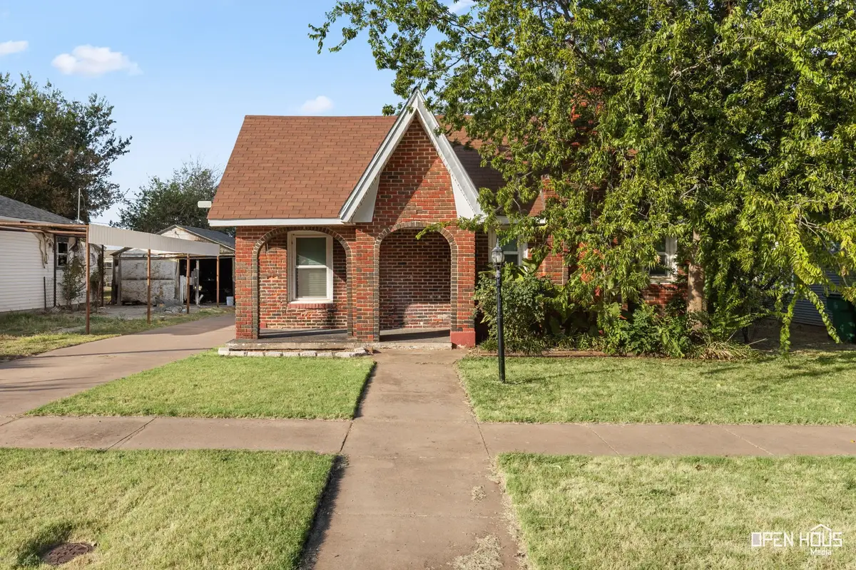 206 E Summit Avenue, Electra, TX 76360 - #1