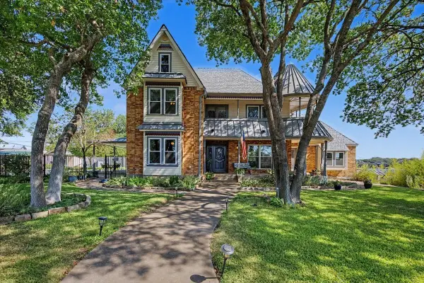 8941 Crest Wood Drive, Fort Worth, TX 76179