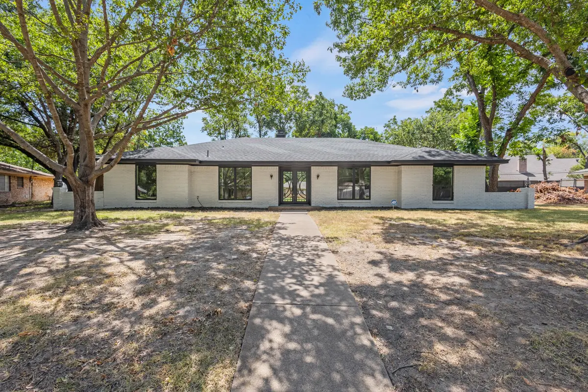 729 Surrey Circle, Grand Prairie, TX 75050 - #1