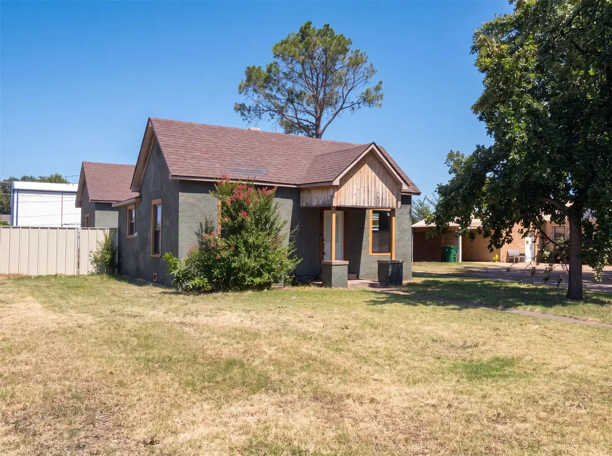 606 N Cedar Street, Seymour, TX 76380 - #1