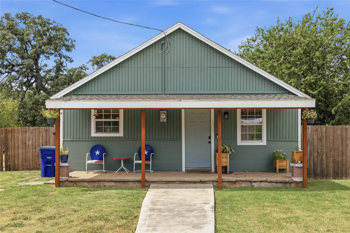 1303 Avenue D, Brownwood, TX 76801 - #1
