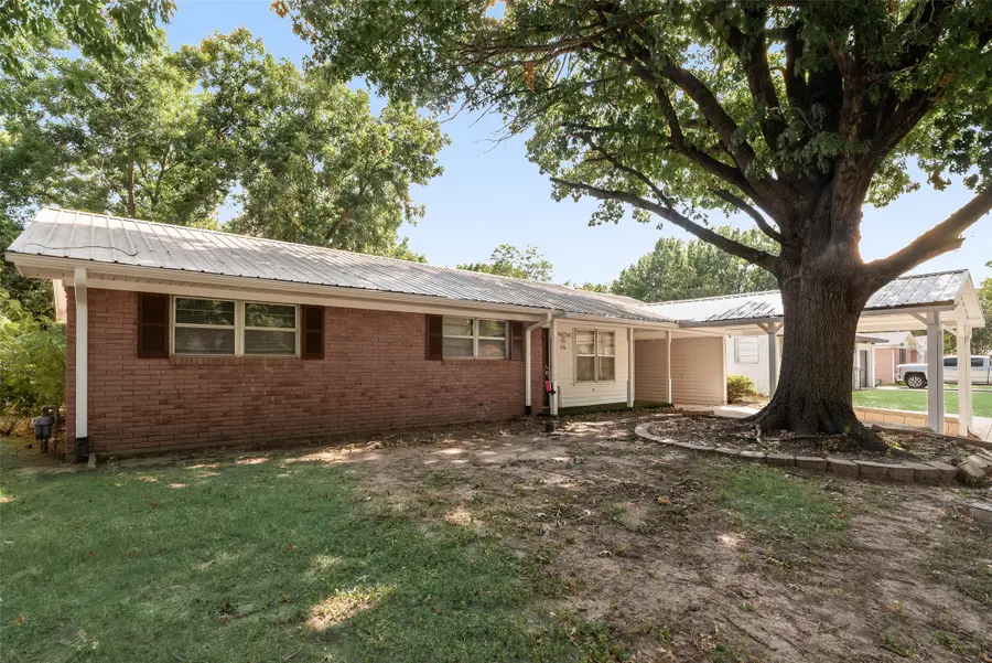 1716 Harris Street, Gainesville, TX 76240 - #2