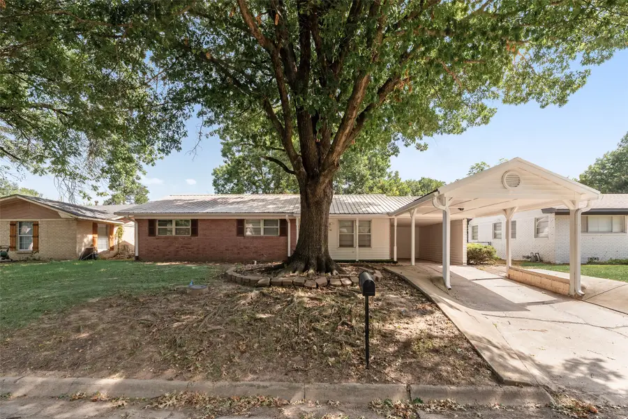 1716 Harris Street, Gainesville, TX 76240 - #3