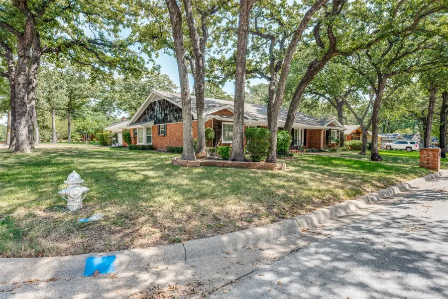 832 Wheelwood Drive, Hurst, TX 76053 - #2