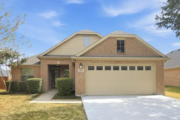 2927 Albares Drive, Grand Prairie, TX 75054