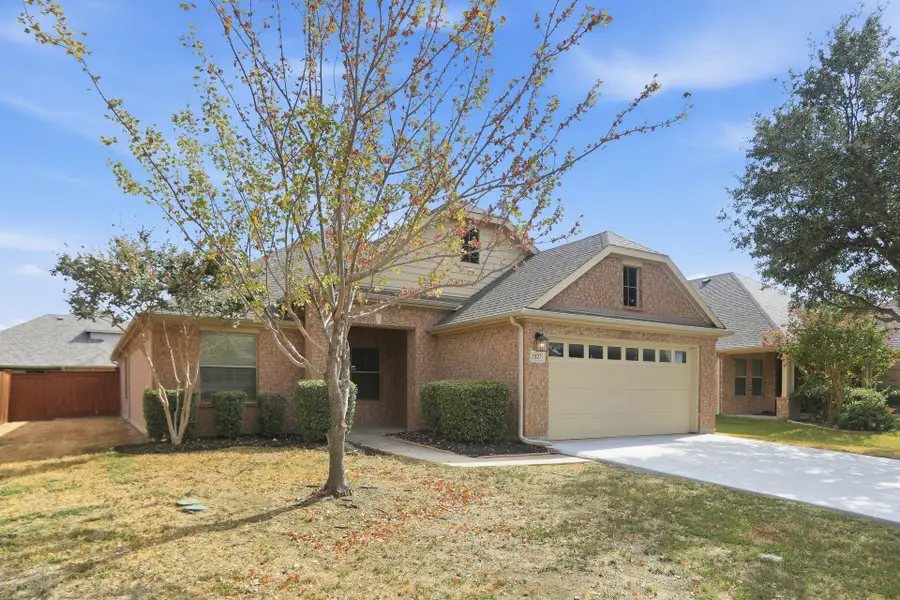 2927 Albares Drive, Grand Prairie, TX 75054 - #2