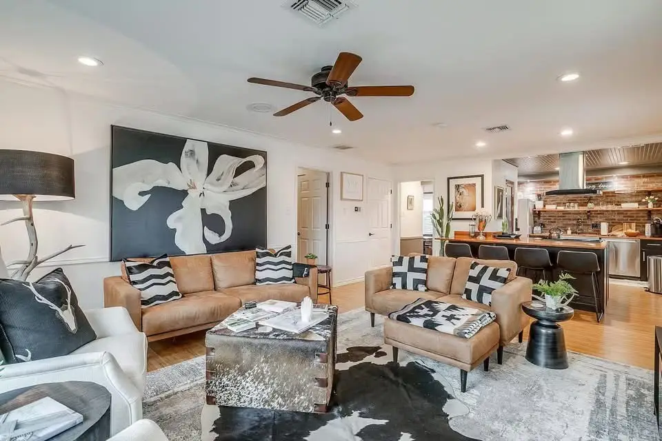 218 N Crockett Street, Granbury, TX 76048 - #1