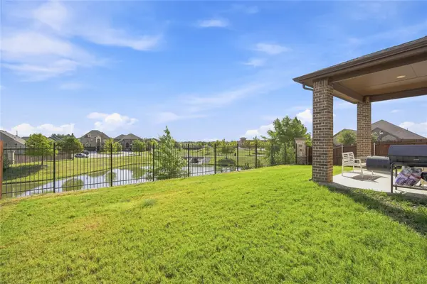 8121 Loretta Day Drive, Arlington, TX 76002