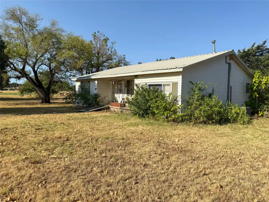504 S Hall Street, Montague, TX 76251 - #3