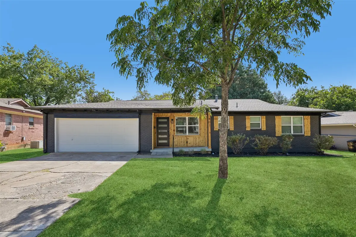 401 Vine Street, Euless, TX 76040 - #1
