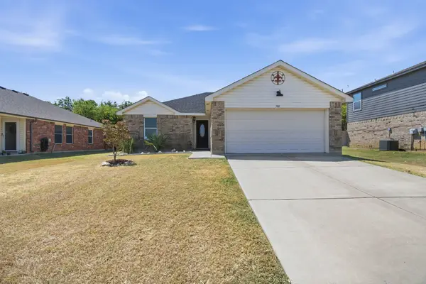 300 Deer Run Drive, Sanger, TX 76266