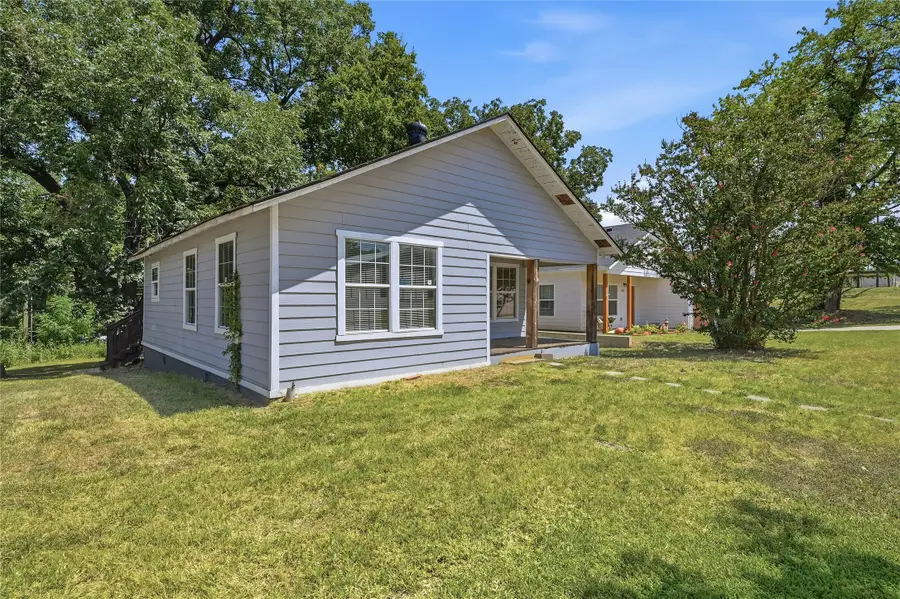 215 W Walker Street, Denison, TX 75020 - #2