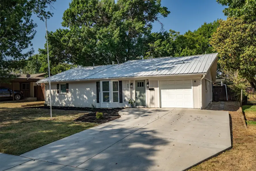805 NW 14th Street, Grand Prairie, TX 75050 - #2