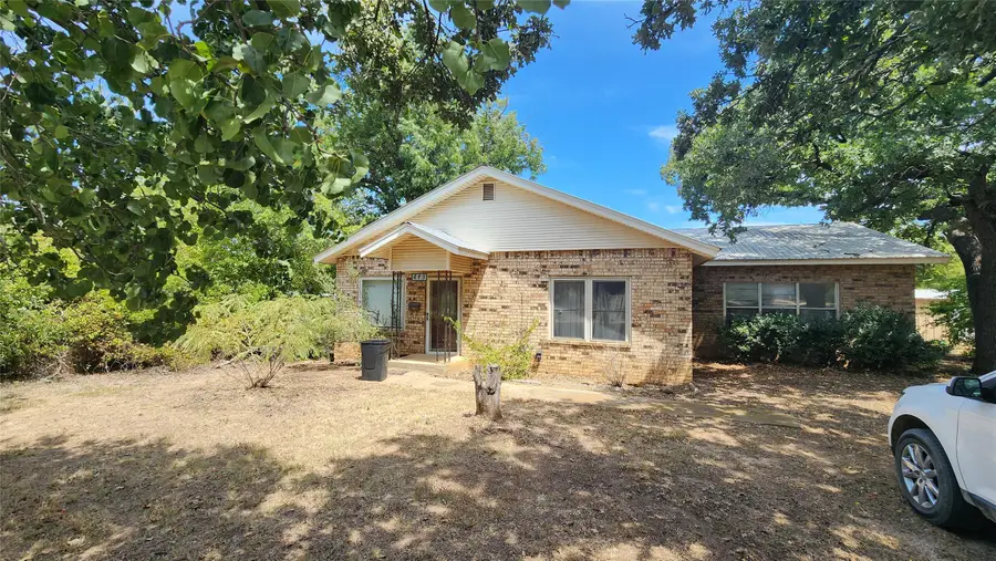 412 Connellee Avenue, Eastland, TX 76448 - #2