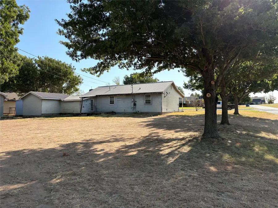 412 10th Street, Nocona, TX 76255 - #3