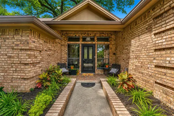 3518 Edgehill Street, Grapevine, TX 76051