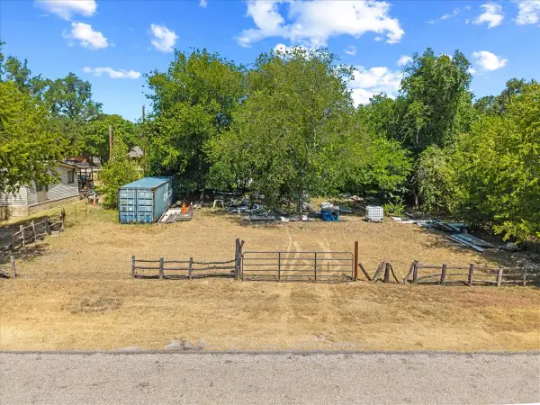 3010 Cedarhill Street, Granbury, TX 76048