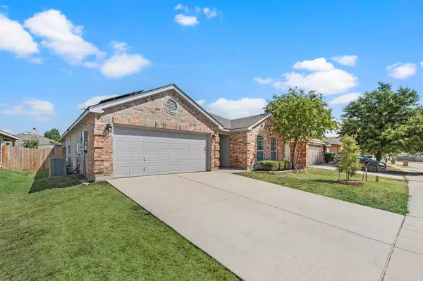 628 Poncho Lane, Fort Worth, TX 76052