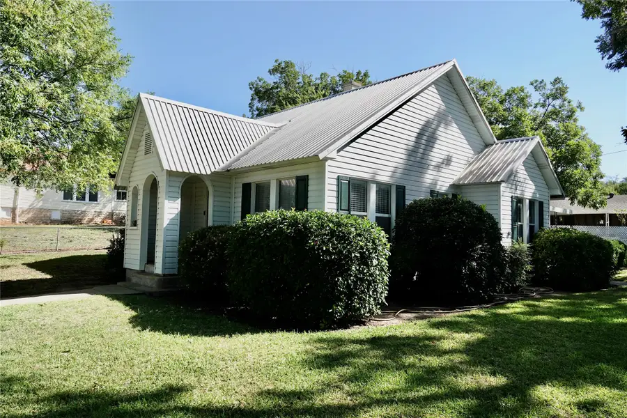 1108 N Reilley Street, Goldthwaite, TX 76844 - #3