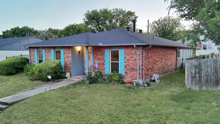 241 S Young Boulevard, Desoto, TX 75115 - #2