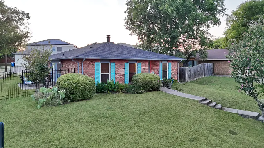 241 S Young Boulevard, Desoto, TX 75115 - #3