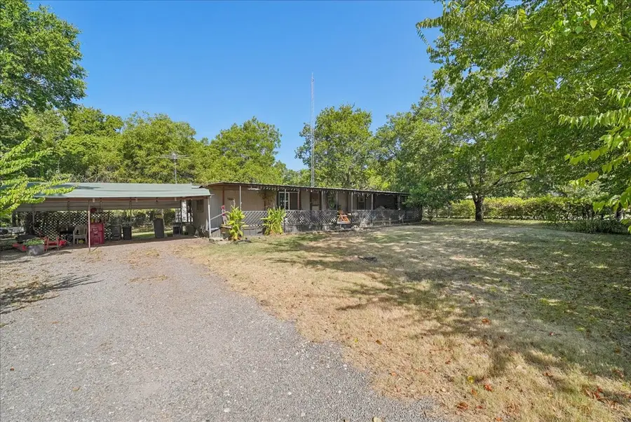 304 W 2nd Street, Dodd City, TX 75438 - #3