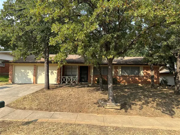 33 Somerset Terrace, Bedford, TX 76022