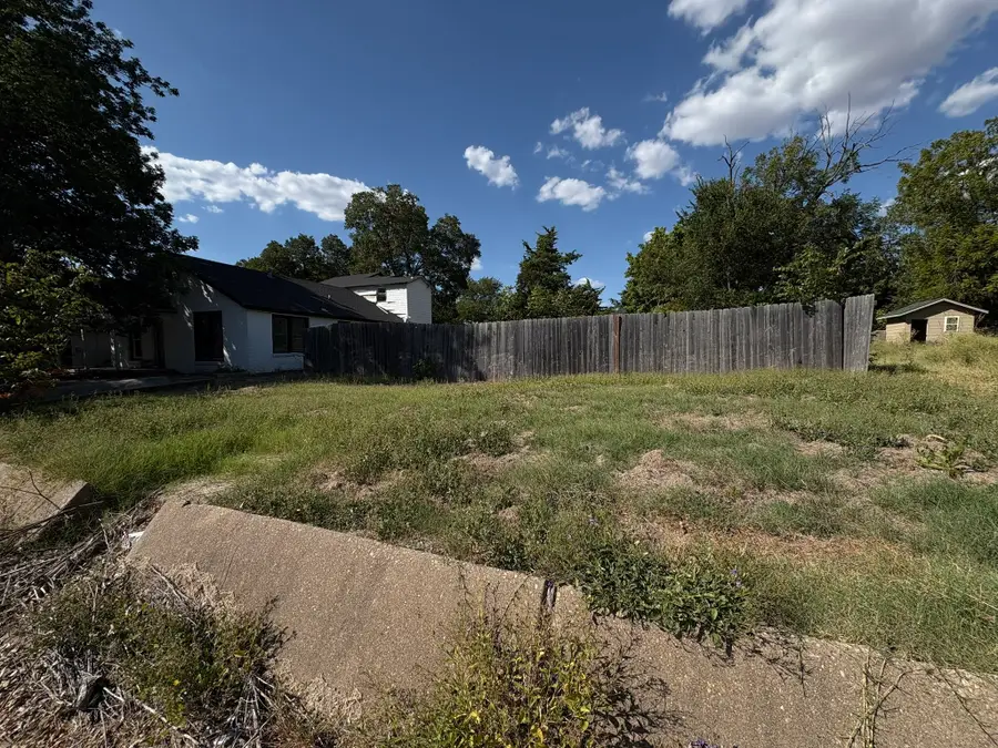 713 E Jefferson Street, Waxahachie, TX 75165 - #2