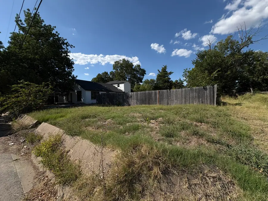 713 E Jefferson Street, Waxahachie, TX 75165 - #3