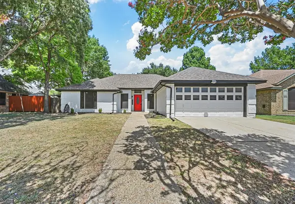 2530 Seven Hills Drive, Grand Prairie, TX 75052