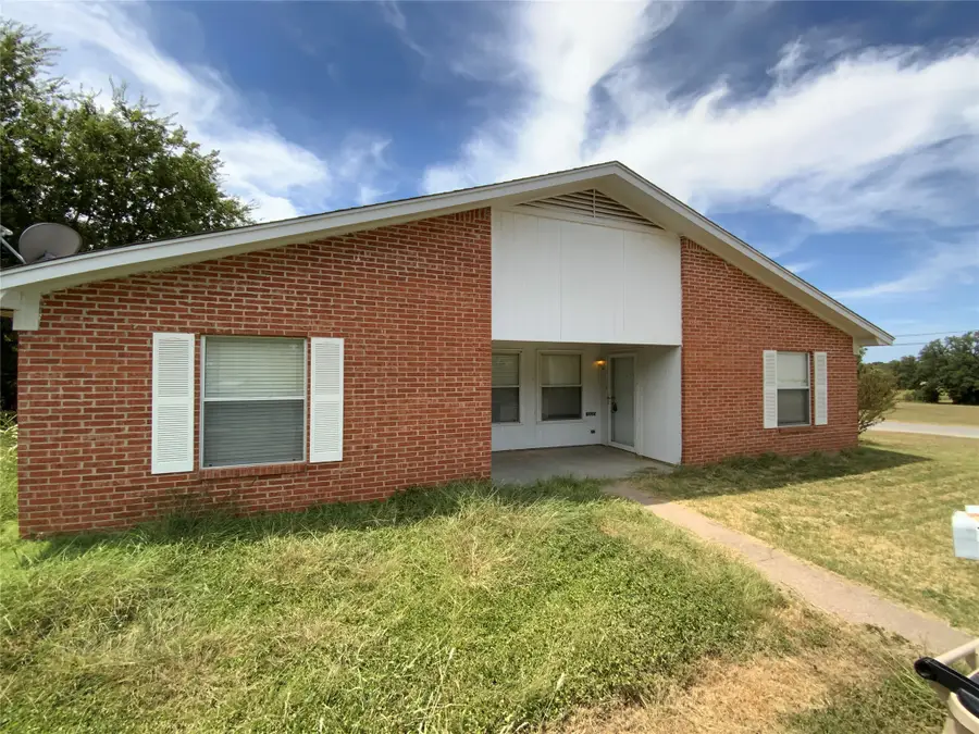 1323-1325 N Mary Street, Comanche, TX 76442 - #2
