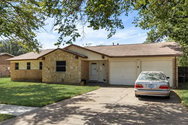 913 Redbud Street, Crowley, TX 76036