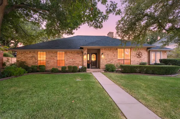 5709 Glacier Lake Drive, Arlington, TX 76013
