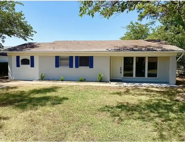 512 Sally Lane, Cleburne, TX 76033