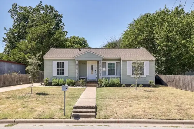 821 Williams Street, Waxahachie, TX 75165 - #1