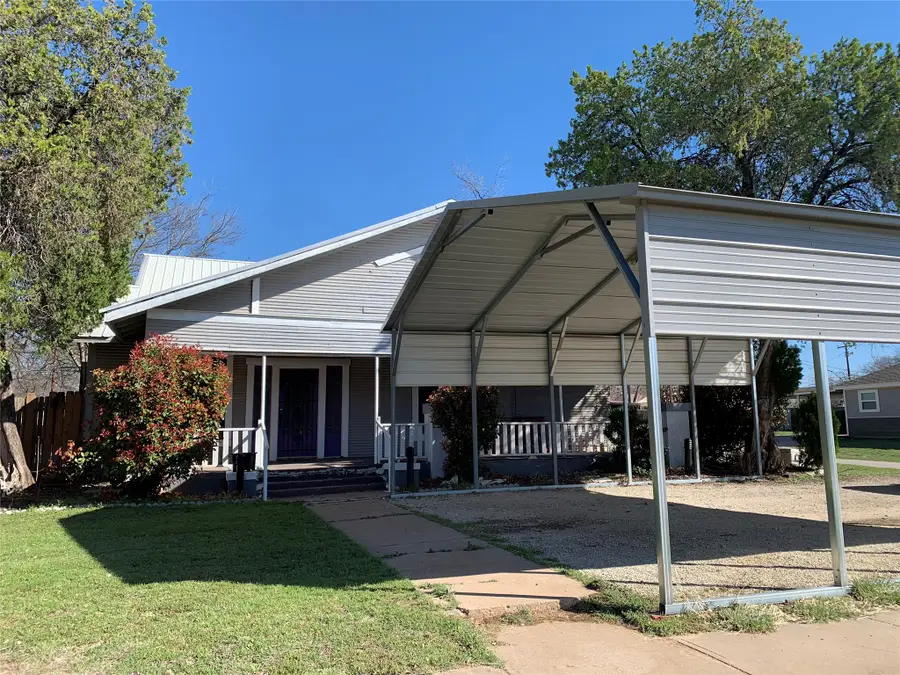 915 2nd Street, Graham, TX 76450 - #2