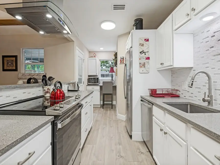 875 Lovers Lane, Grapevine, TX 76051 - #2
