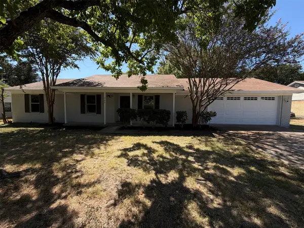309 Applewood Lane, Hewitt, TX 76643