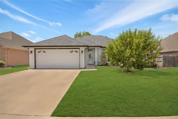 7429 Amber Drive, Watauga, TX 76148