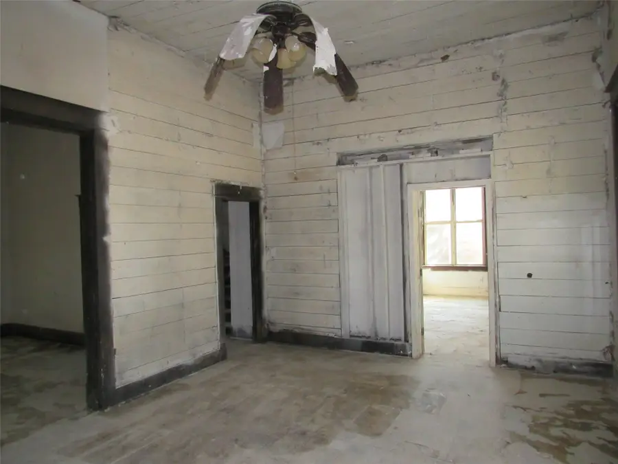 907 E Texas Avenue, Mart, TX 76664 - #3