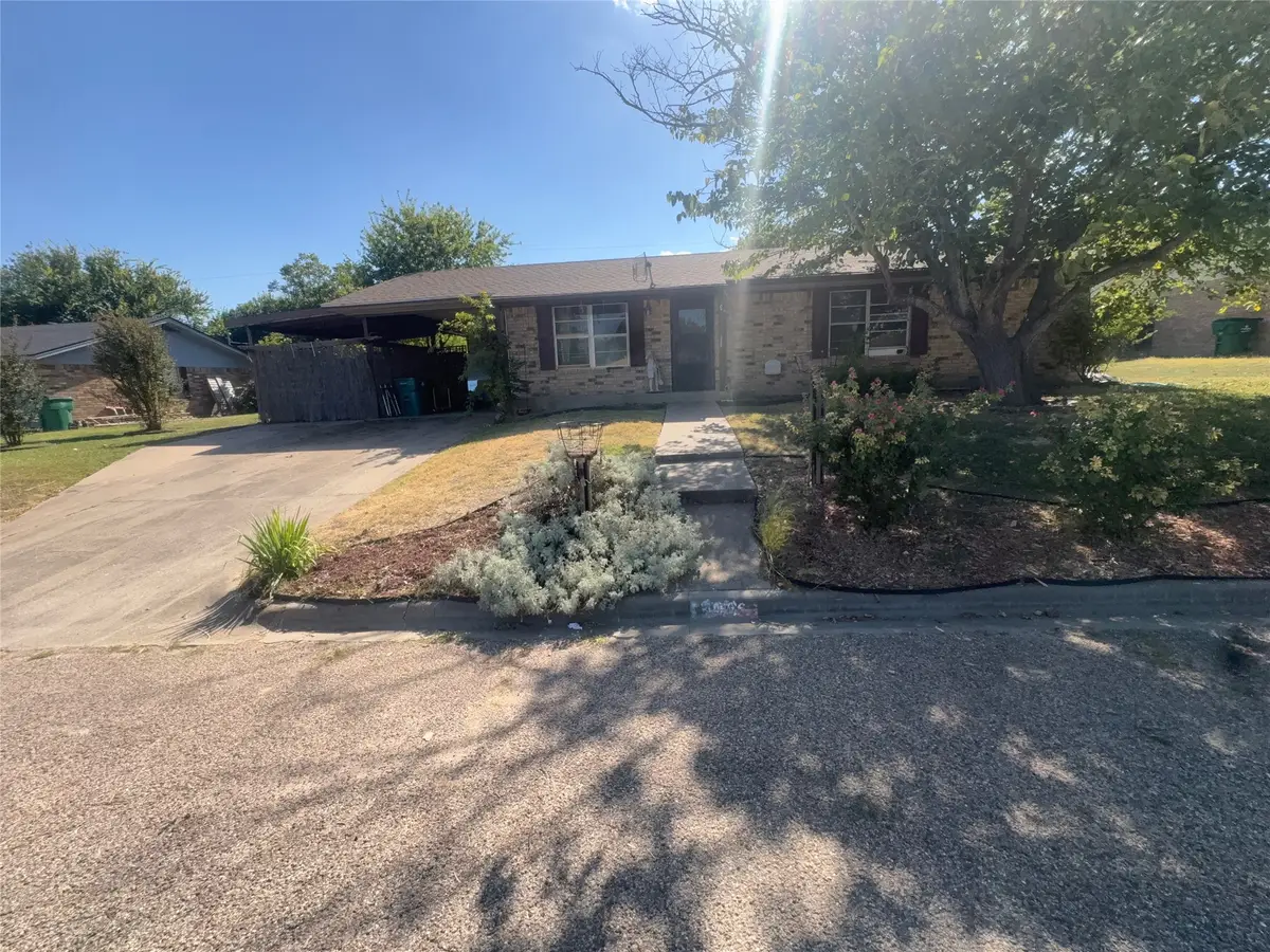 506 N Avenue X, Clifton, TX 76634 - #1