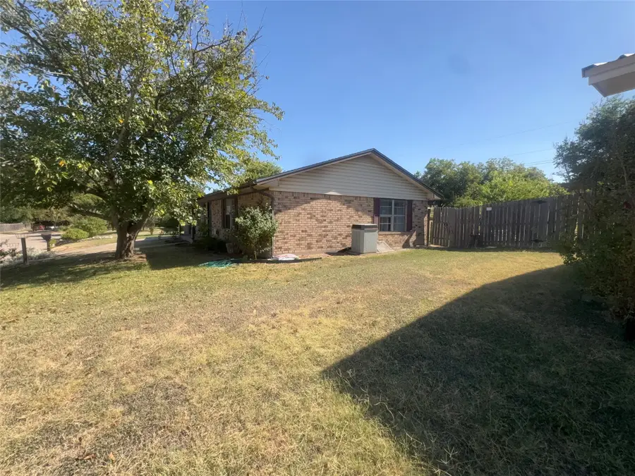 506 N Avenue X, Clifton, TX 76634 - #2