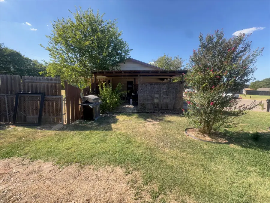 506 N Avenue X, Clifton, TX 76634 - #3