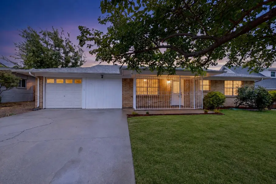 5451 Lubbock Avenue, Fort Worth, TX 76133 - #2
