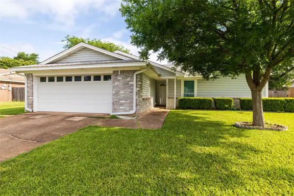 1309 Mercedes Street, Benbrook, TX 76126