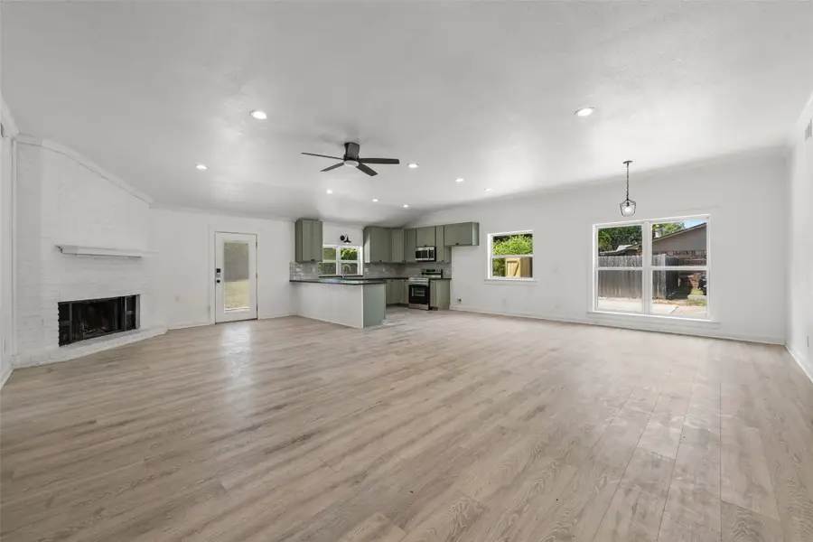 229 Crockett Lane, Hewitt, TX 76643 - #2